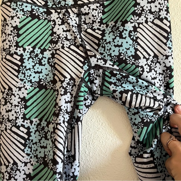 Free People Movement Your Corner Lose Control Printed Bra and Leggings Set Small - Picture 9 of 14